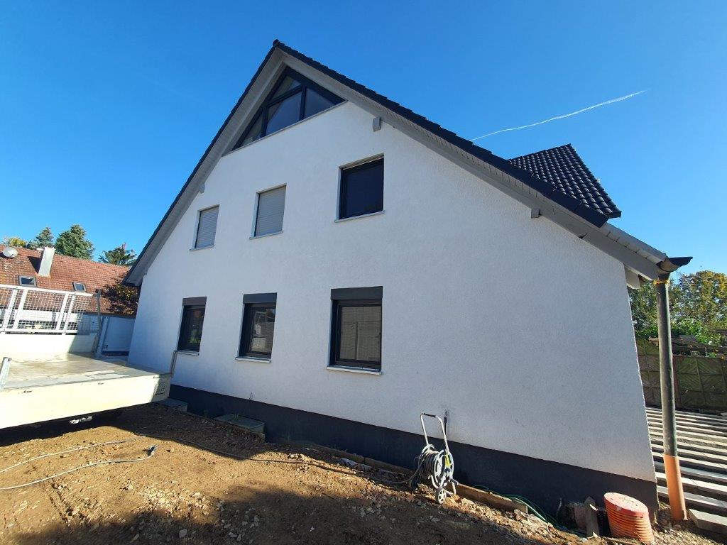 Außenfassade des Einfamilienhauses in Neunkirchen am Brand nach der Sanierung