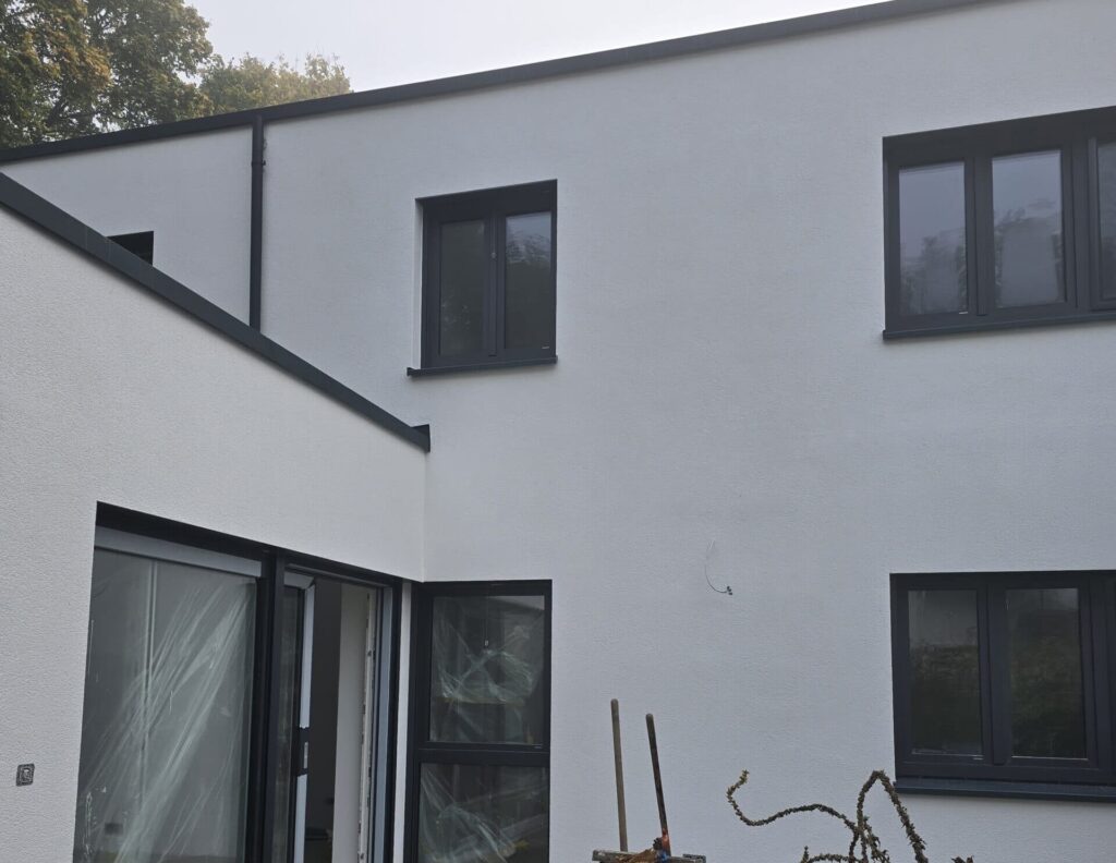 Seitenansicht des Einfamilienhauses mit energetischer Komplettsanierung in Nürnberg