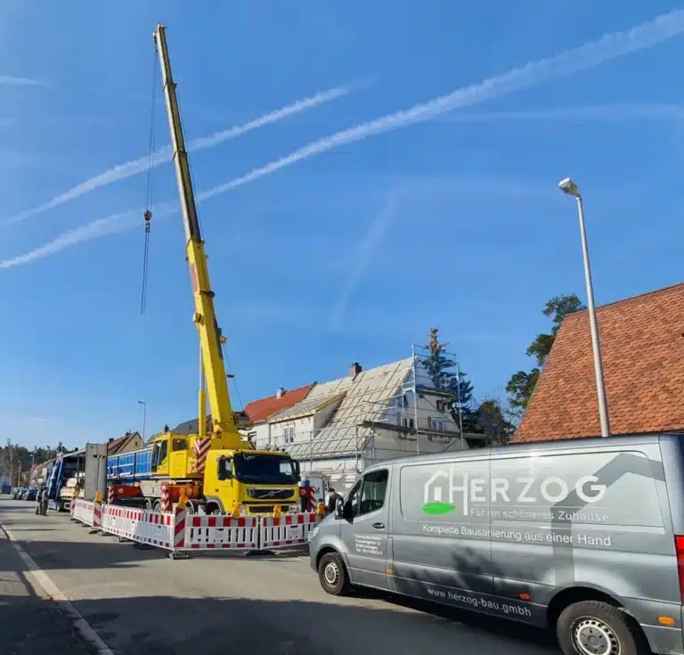 Kraneinsatz bei Anbau durch Fertigteile