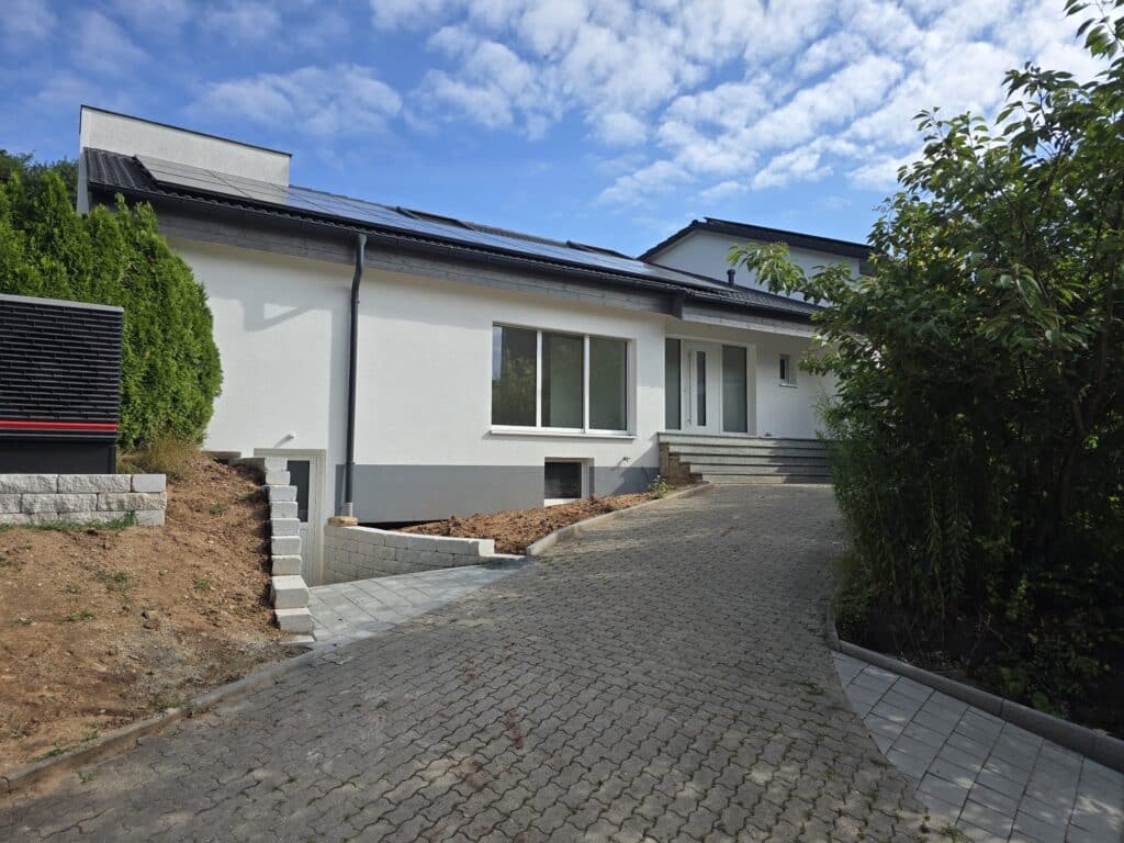 Energetisch sanierter Bungalow mit Solaranlage und neuem Zugang in Lauf