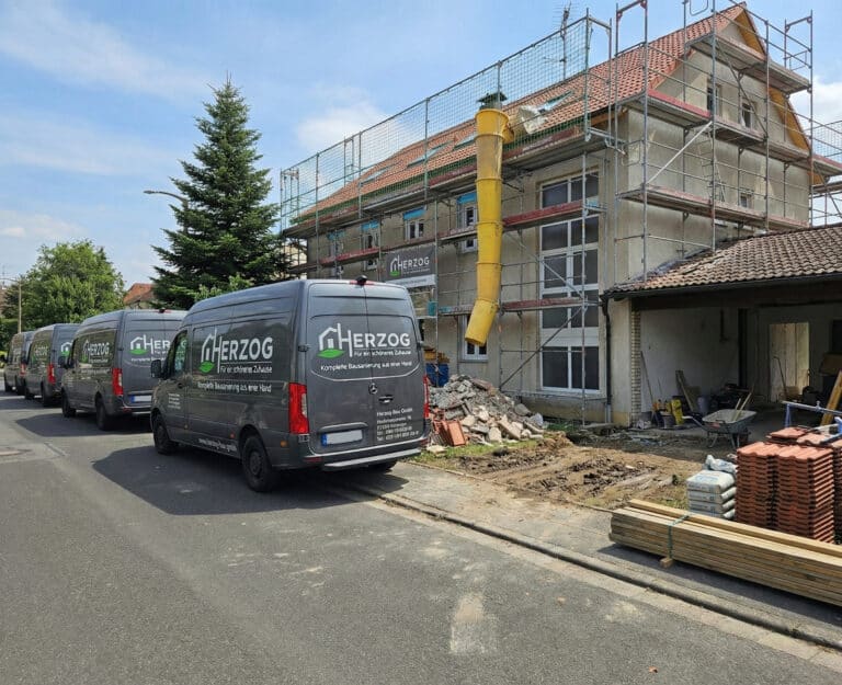 Mehrfamilienhaus während der Sanierung